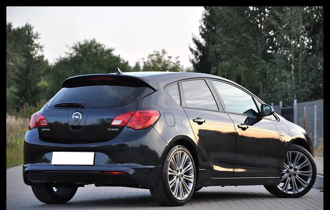 Opel Astra cena 37500 przebieg: 139000, rok produkcji 2014 z Siedlce małe 631